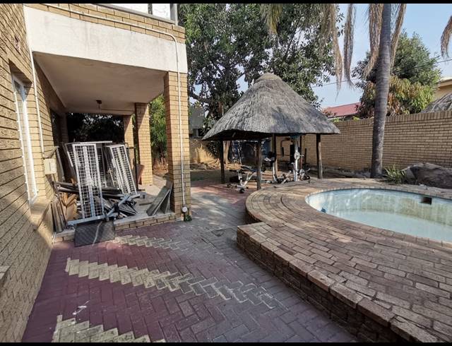 4 BEDROOM HOUSE FOR SALE IN ZINNIAVILLE